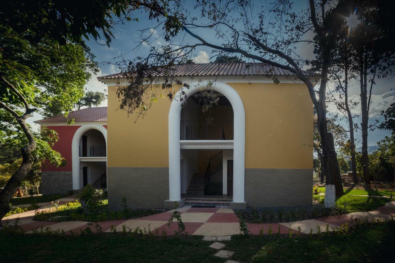 Hotel Y Restaurante Hacienda Los Volcanes Santa Lucia Milpas Altas Exterior photo